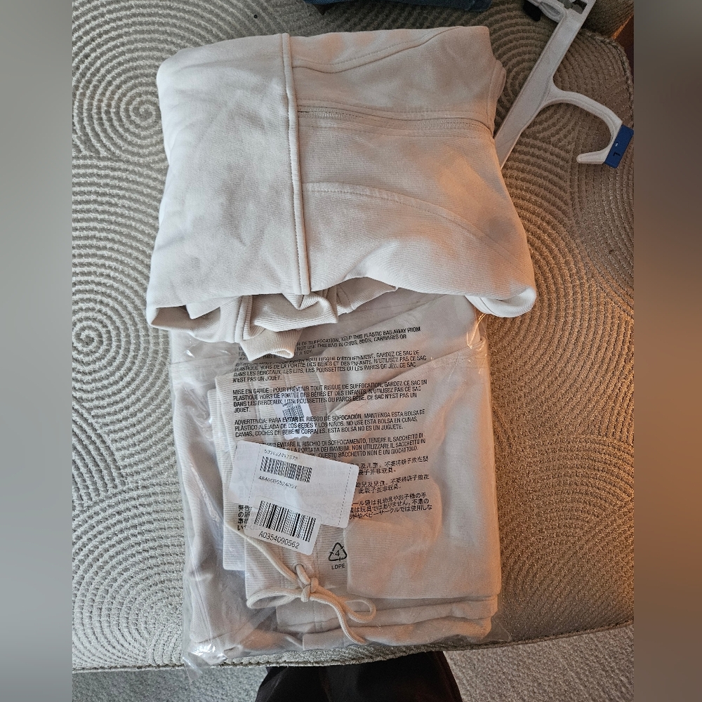 NWT Old Navy Dynamic Fleece Half-Zip Sweatshirt Cream And Sweatpants Set - Picture 4 of 11